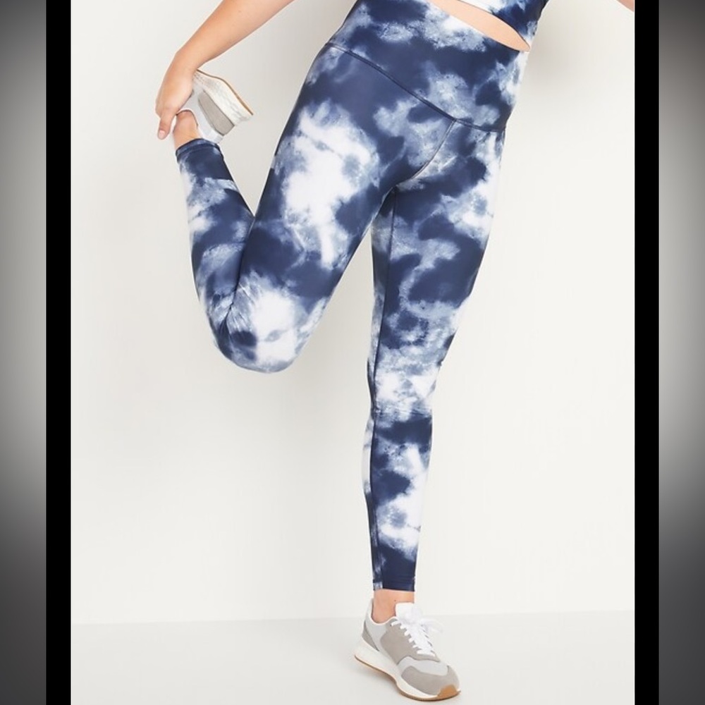 Old Navy Active Extra High Rise Blue and White Leggings